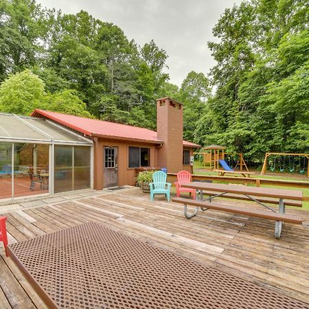 Pet-Friendly Creekside Cabin With Pool Access! Maggie Valley Exterior photo
