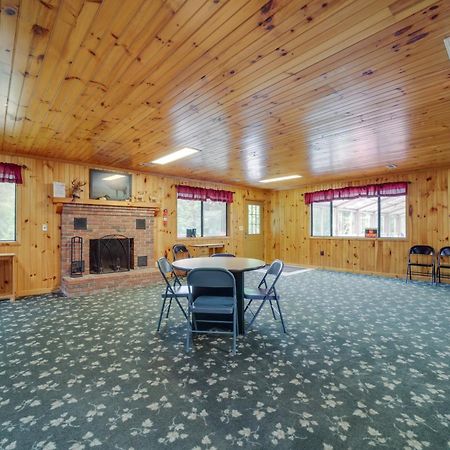 Pet-Friendly Creekside Cabin With Pool Access! Maggie Valley Exterior photo