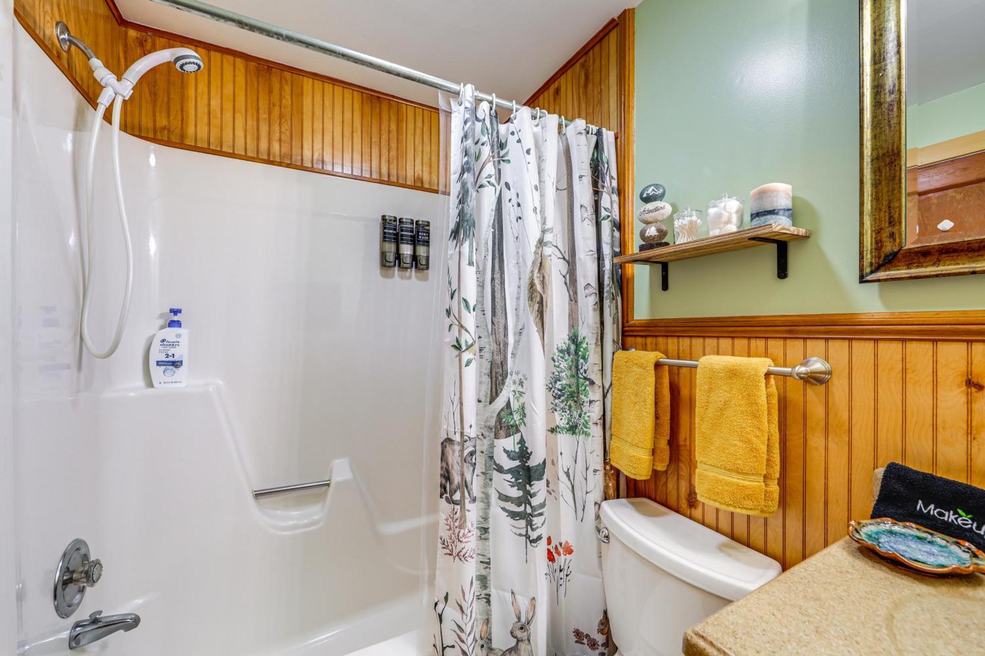 Pet-Friendly Creekside Cabin With Pool Access! Maggie Valley Exterior photo