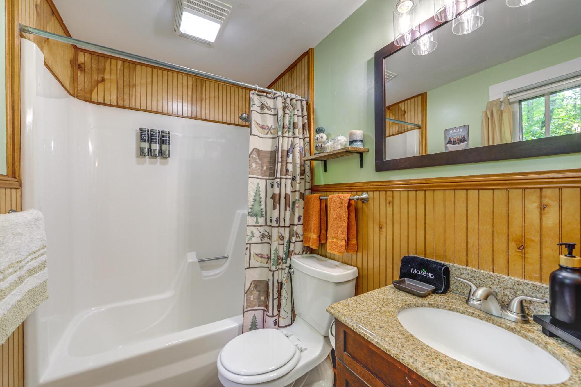 Pet-Friendly Creekside Cabin With Pool Access! Maggie Valley Exterior photo