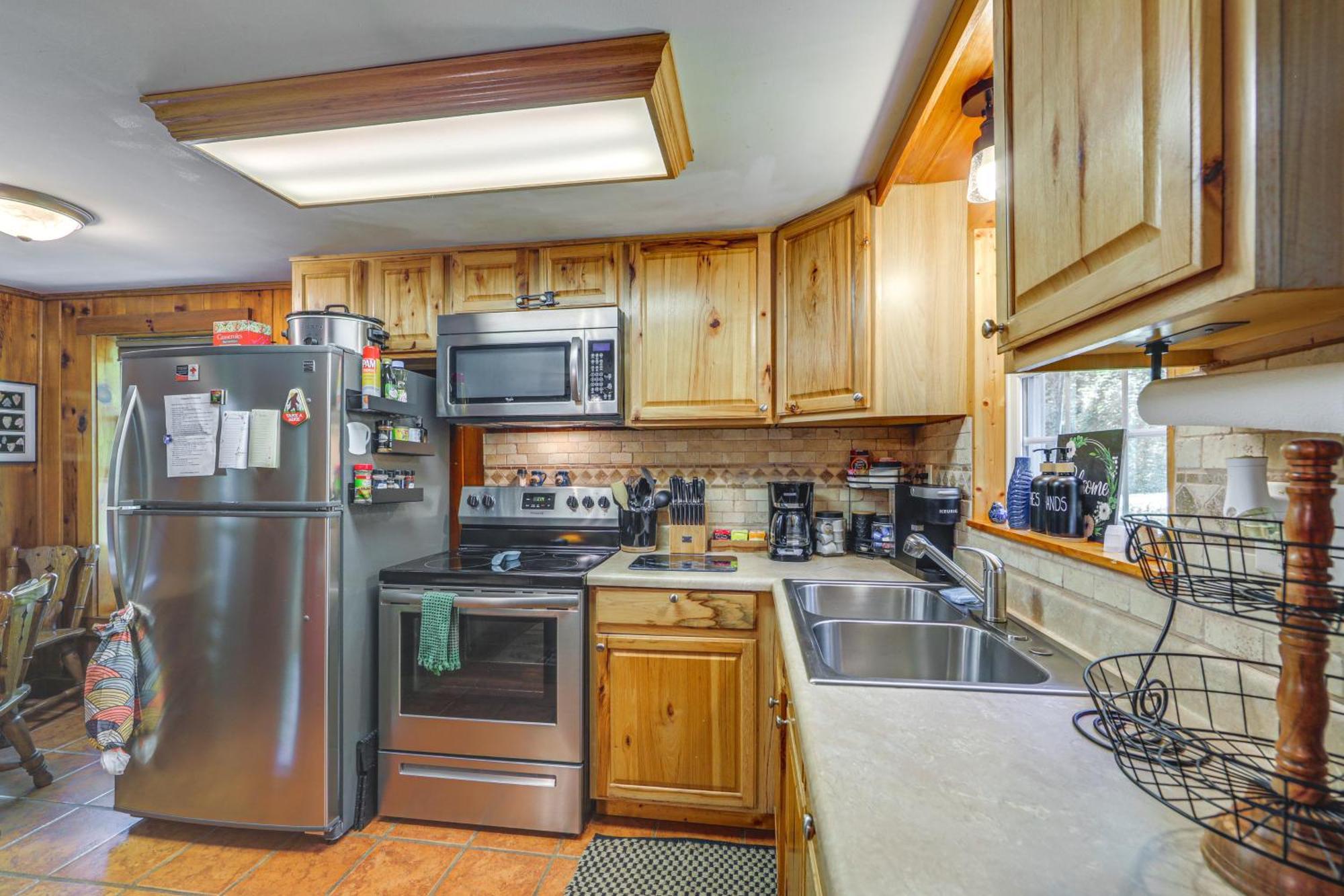 Pet-Friendly Creekside Cabin With Pool Access! Maggie Valley Exterior photo