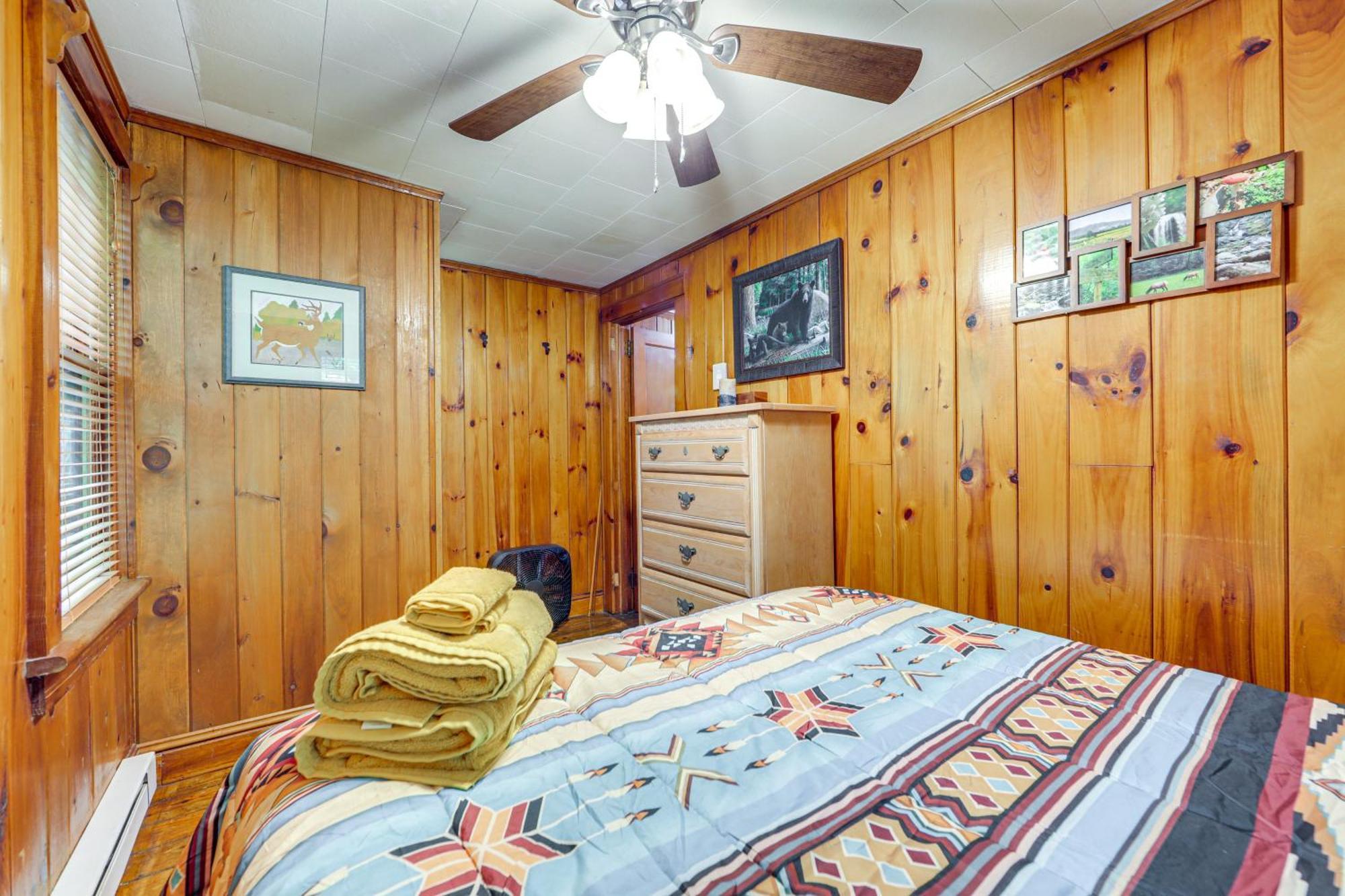 Pet-Friendly Creekside Cabin With Pool Access! Maggie Valley Exterior photo