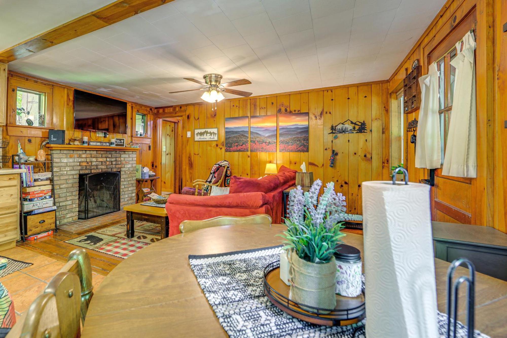 Pet-Friendly Creekside Cabin With Pool Access! Maggie Valley Exterior photo