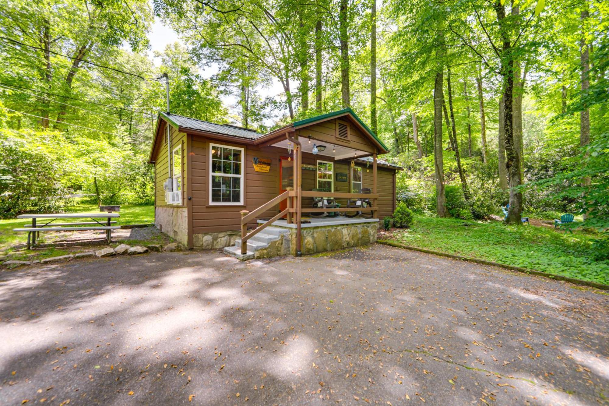 Pet-Friendly Creekside Cabin With Pool Access! Maggie Valley Exterior photo