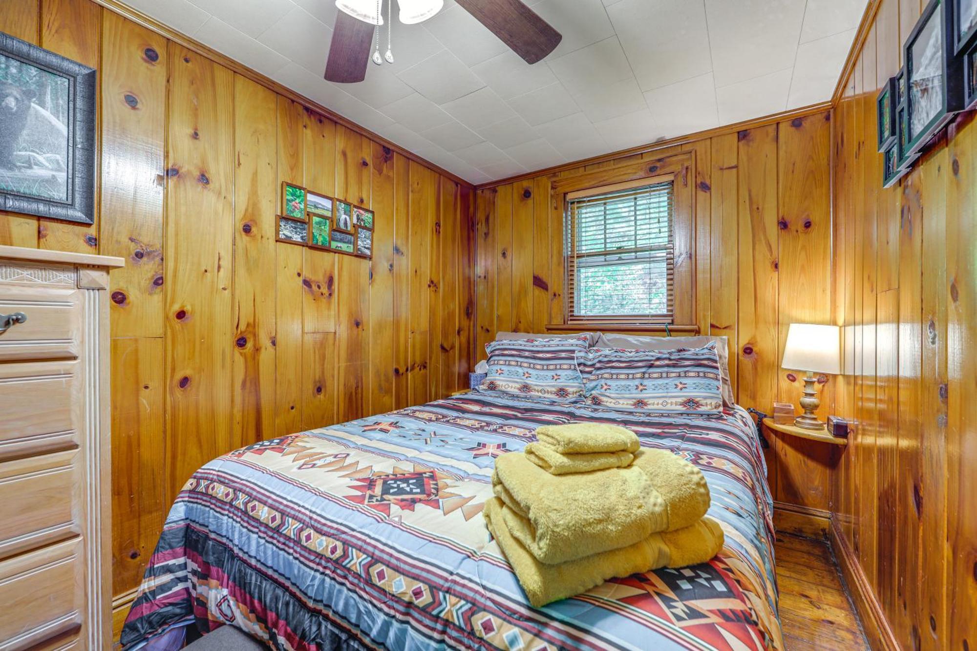 Pet-Friendly Creekside Cabin With Pool Access! Maggie Valley Exterior photo