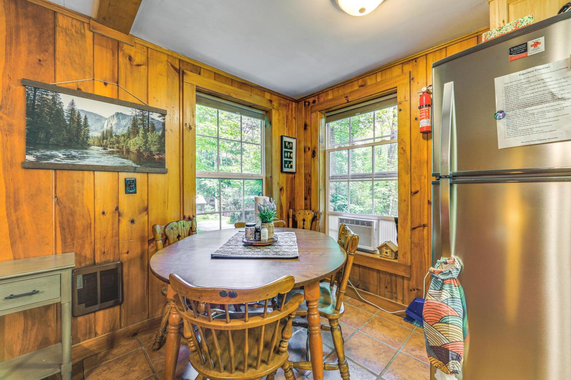 Pet-Friendly Creekside Cabin With Pool Access! Maggie Valley Exterior photo